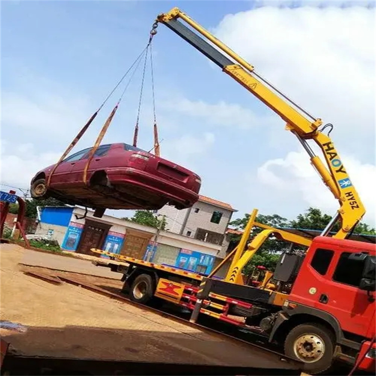 万源吊车吊汽车的正确方法